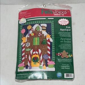 Dimensions Feltworks Gingerbread House Felt Applique Kit - Multicolor